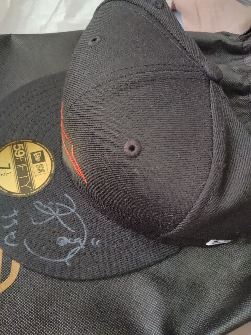 西野七瀬　直筆サイン　ピザハット帽子