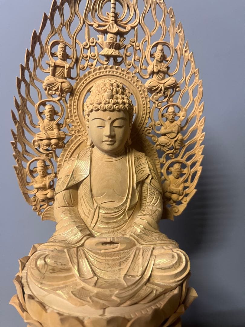 柘植　木彫　座釈迦　六角台座付　唐草光背　金泥書　アクリルケース付　27