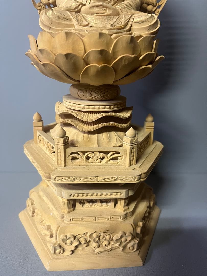 柘植　木彫　座釈迦　六角台座付　唐草光背　金泥書　アクリルケース付　27