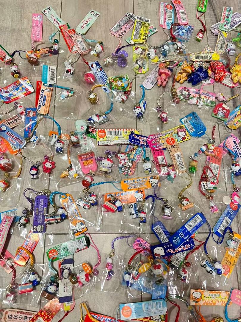 ヒ*マ様 ご当地ハローキティストラップまとめ売 225点