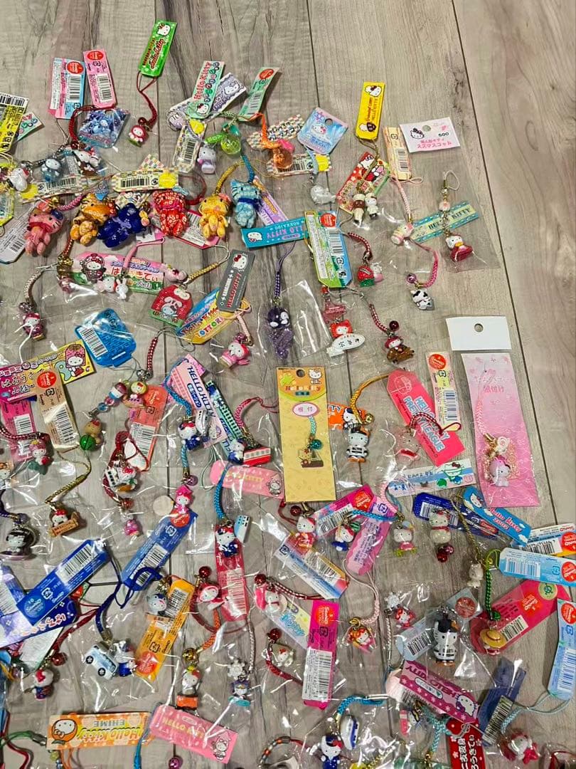 ヒ*マ様 ご当地ハローキティストラップまとめ売 225点