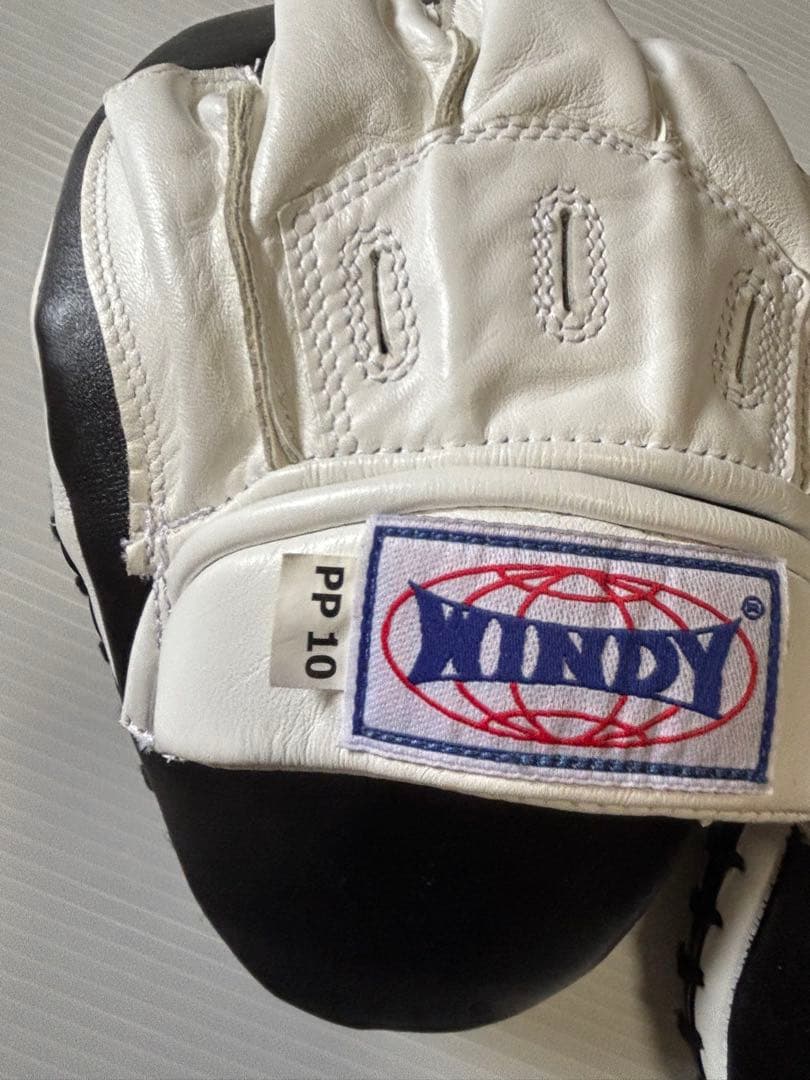WINDY ウィンディ パンチングミット ホワイト/ブラック PP10