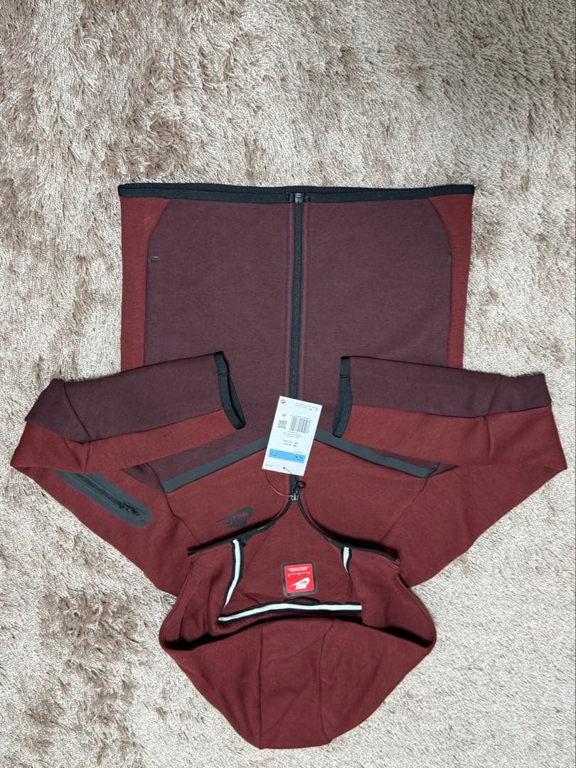 キッズ１５０Ｍ　ナイキ　テックフリース　バーガンディ　セットアップ　ワインレッド