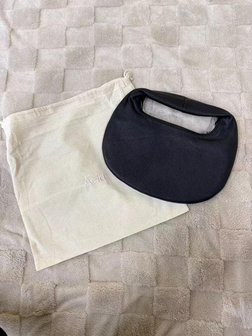 Aeta ブラックレザー ミニハンドバッグ サイズM