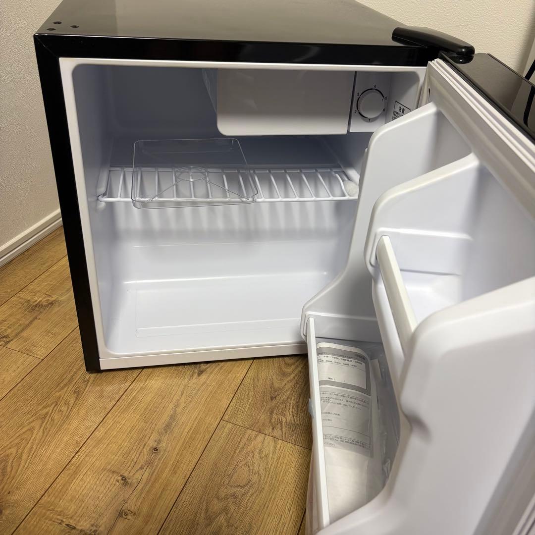 未使用品 アイリスプラザ 鏡面 冷蔵庫 ミニ ブラック 42L 黒