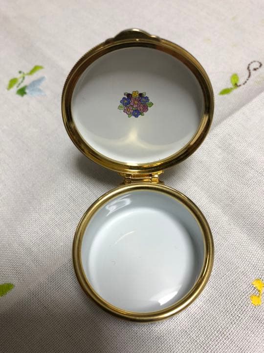 英国スッタフォードシャー　エナメルピルケース