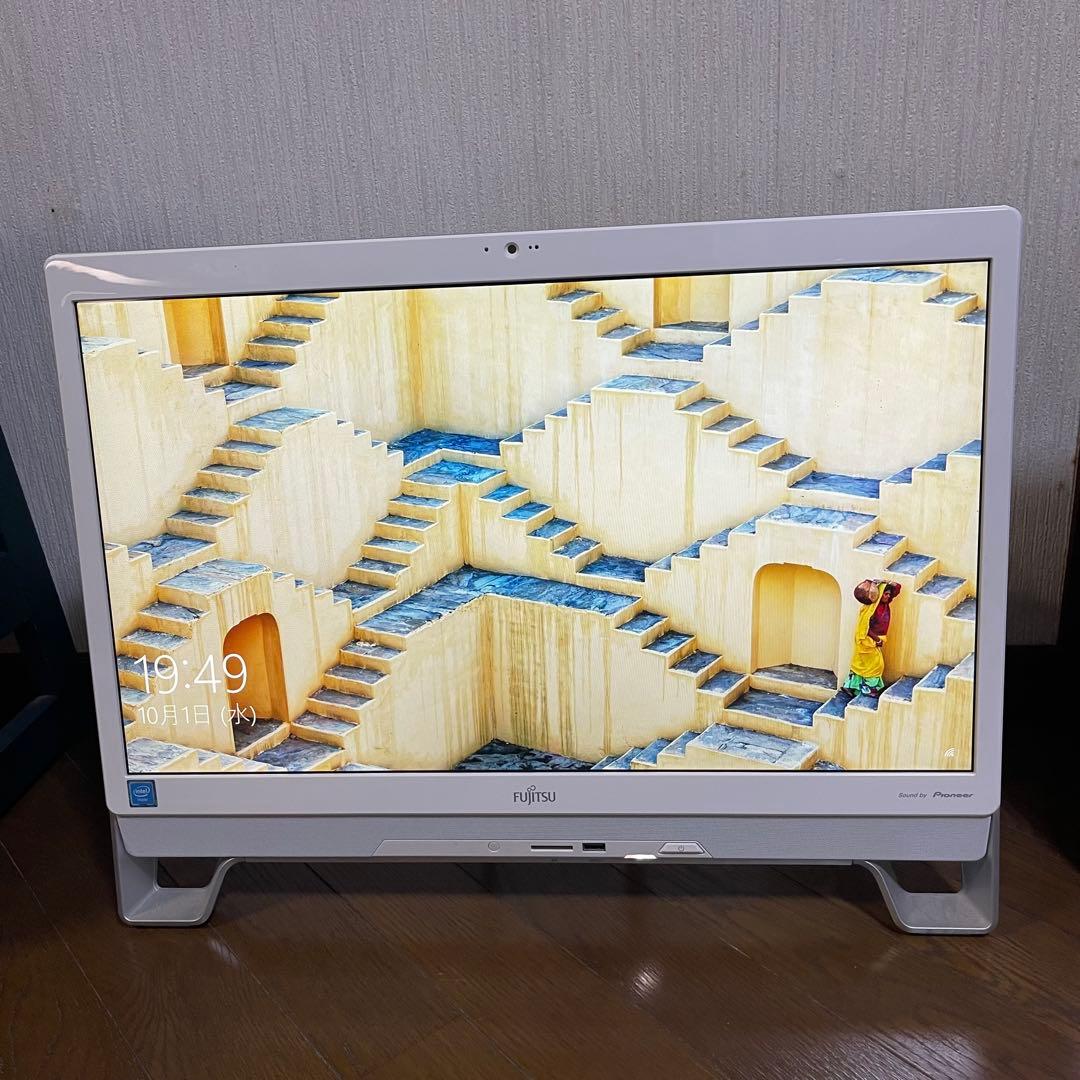 【半額】Fujitsu デスクトップPC ESPRIMO FH52/A3