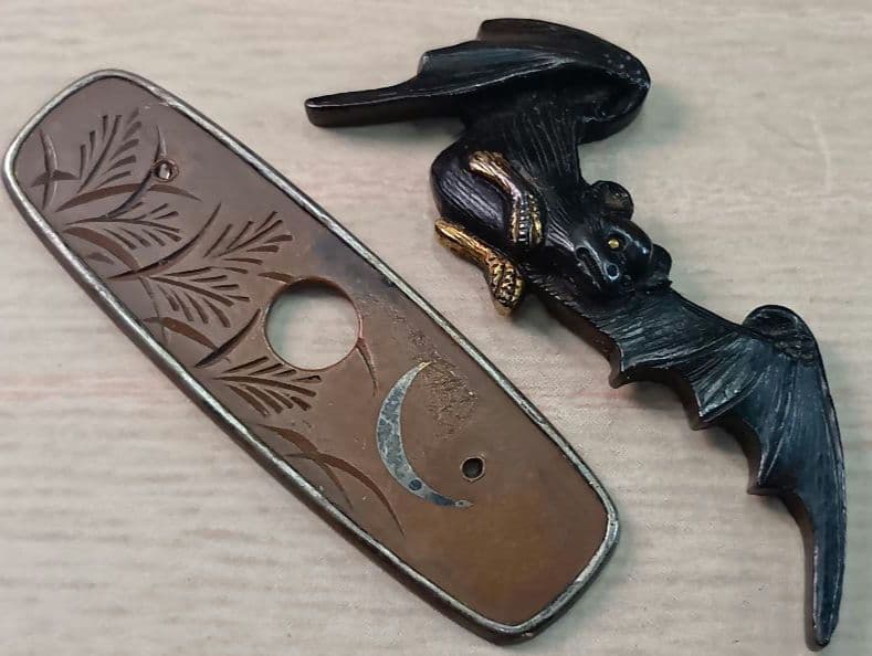 煙草入れ／蝙蝠前金具／すすき野と三日月