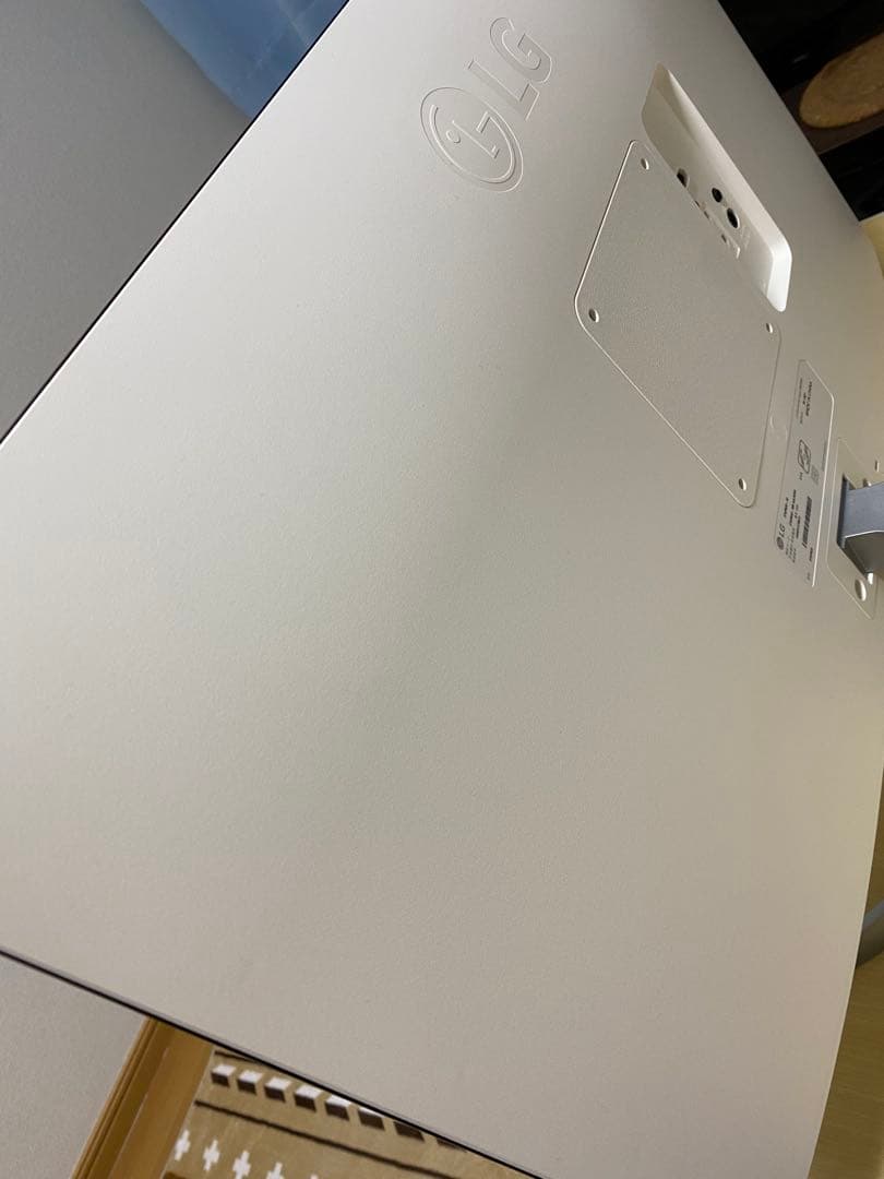 LG 27UP600-W 27インチディスプレイ