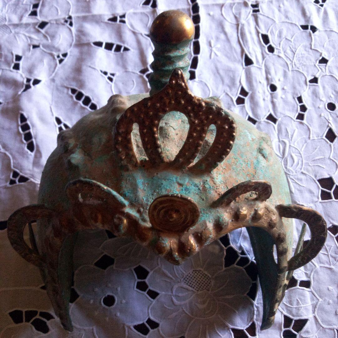 骨董品装飾的な青銅色兜