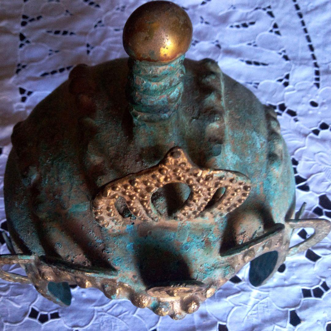 骨董品装飾的な青銅色兜