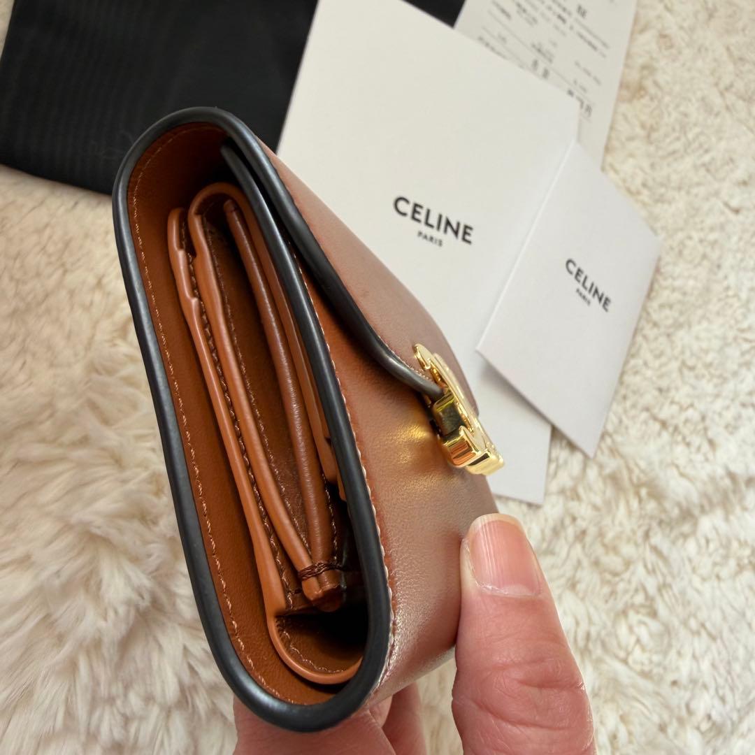 ゆっきぃ CELINE トリオンフ （TAN）タン 三つ折り財布