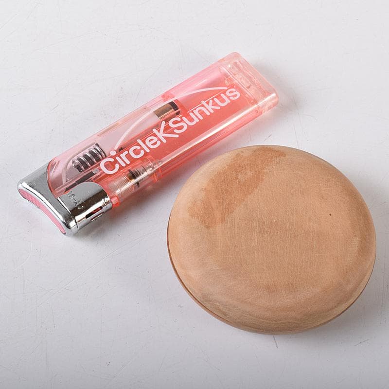 白檀製　釈迦如来・普賢菩薩・文殊菩薩刻　香合佛　仕覆付　共箱　V　R8423