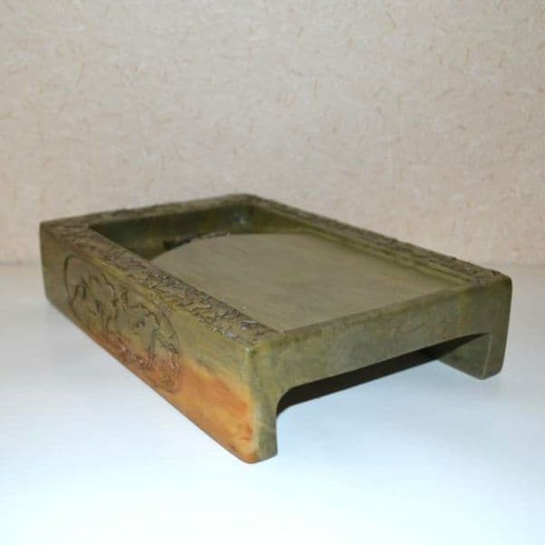 『緑端渓龍紋荷葉硯』 花梨天地蓋　大型約９寸約４㎏　緑端石　蓮紋硯