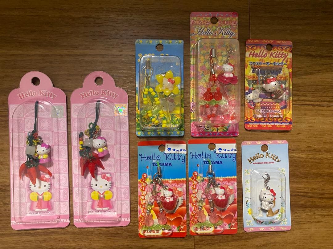 サンリオ ハローキティ ご当地キティ 根付けストラップ他タグ付き85個まとめ売り