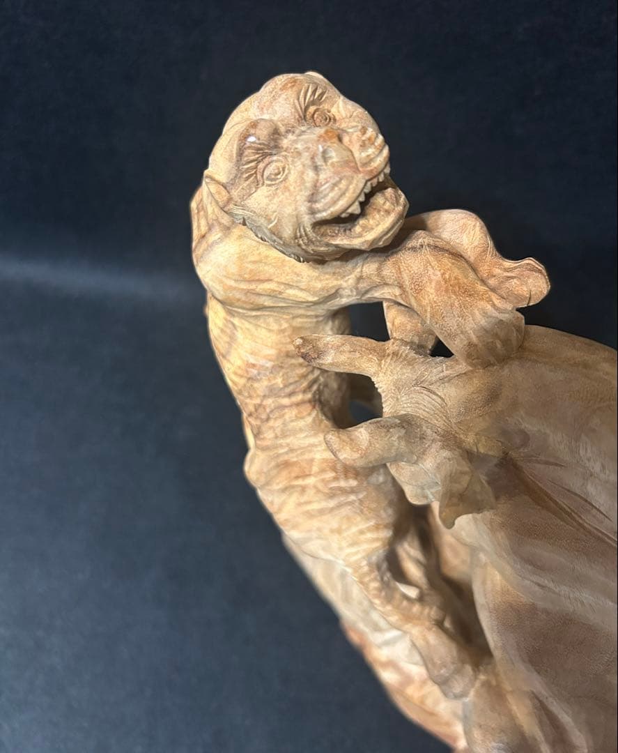 彫刻 木造 虎 牛 闘い 戦 木彫 オブジェ 置物 美術