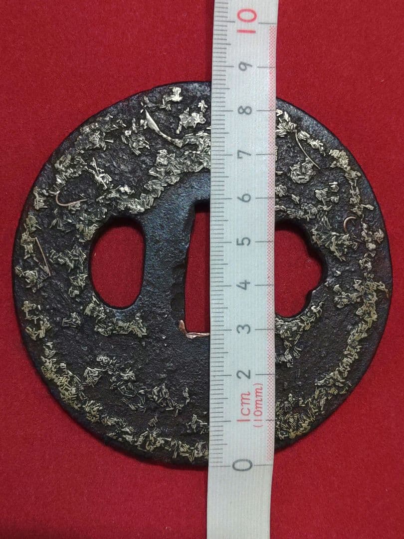 円形鍔　吹き寄せ象嵌　唐草模様　真鍮・銅象嵌　責金入　武具　ツバ　可愛い鍔　鉄製