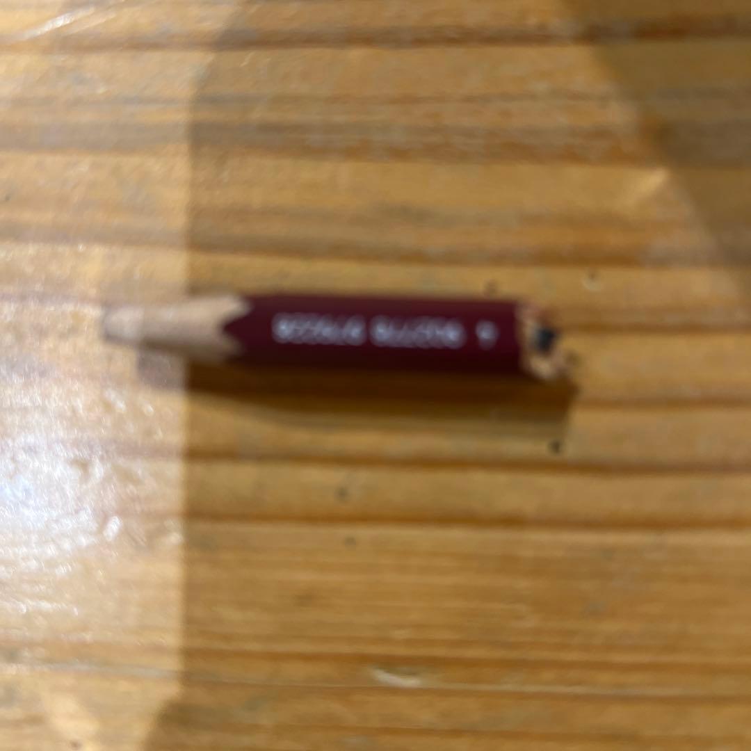 赤色 短い色鉛筆