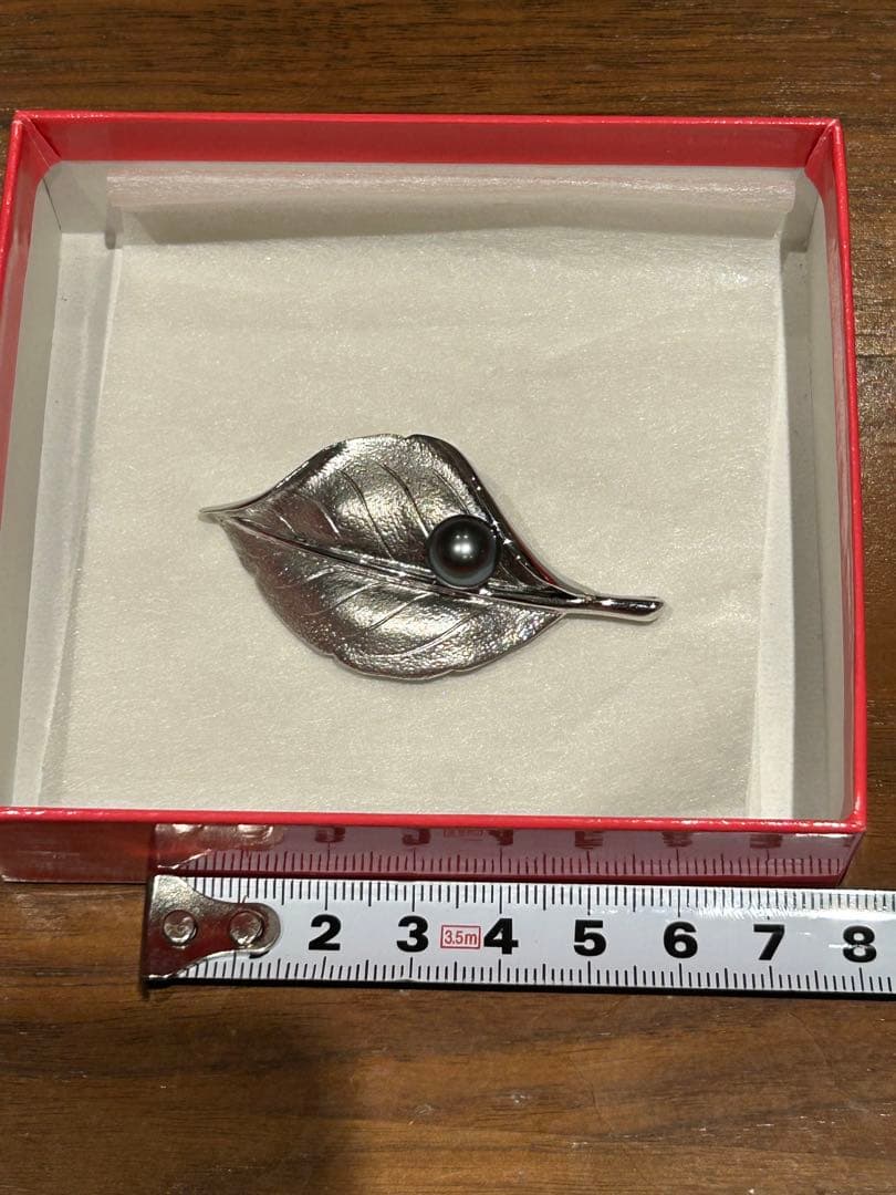 TASAKI PEAPLE リーフ型ブローチ ブラックパール付き
