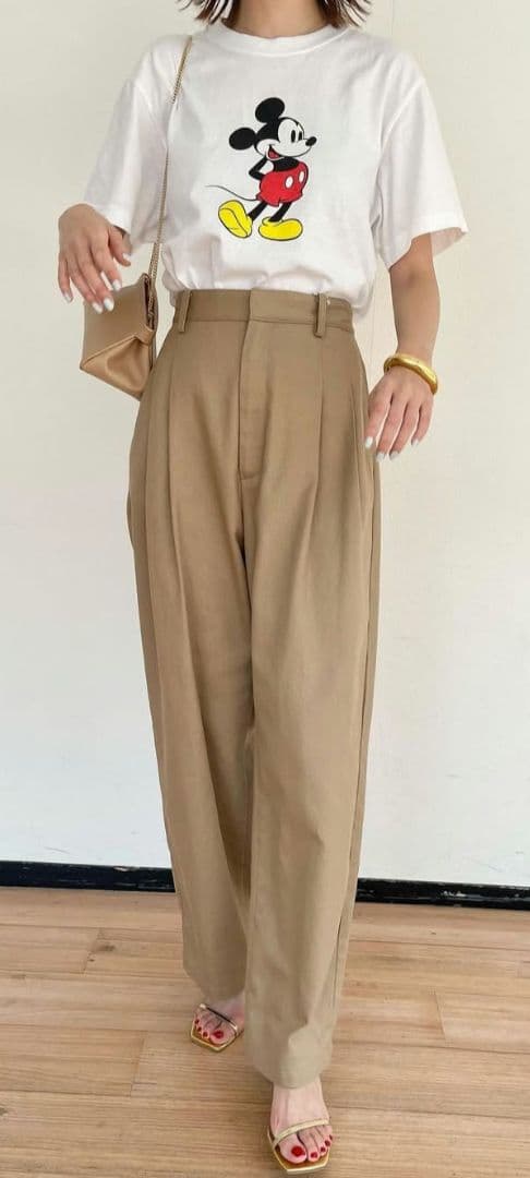 ウィムガゼット　ベージュタック入りチノパン