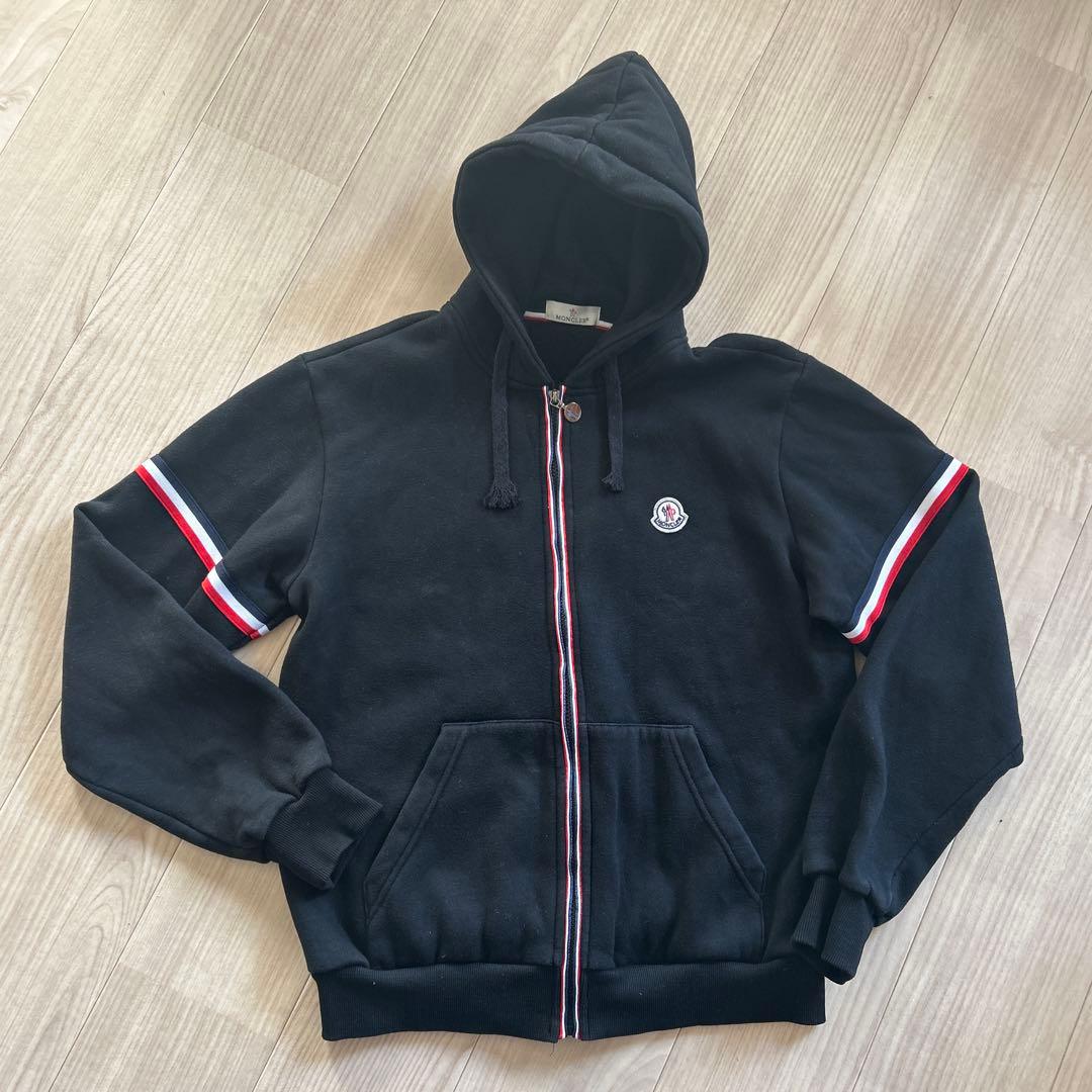 MONCLER フード付き ブラックパーカー