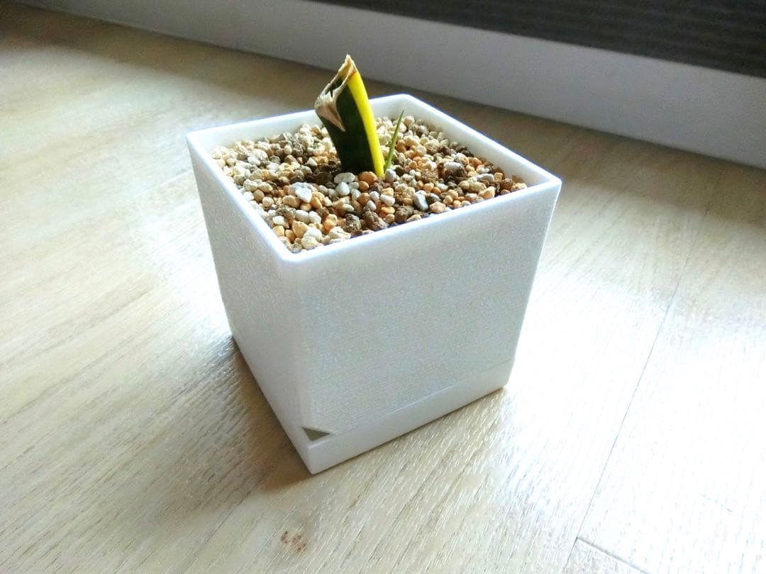 CASIO EXILIM デジタルカメラ　EX-ZR70 充電器付き