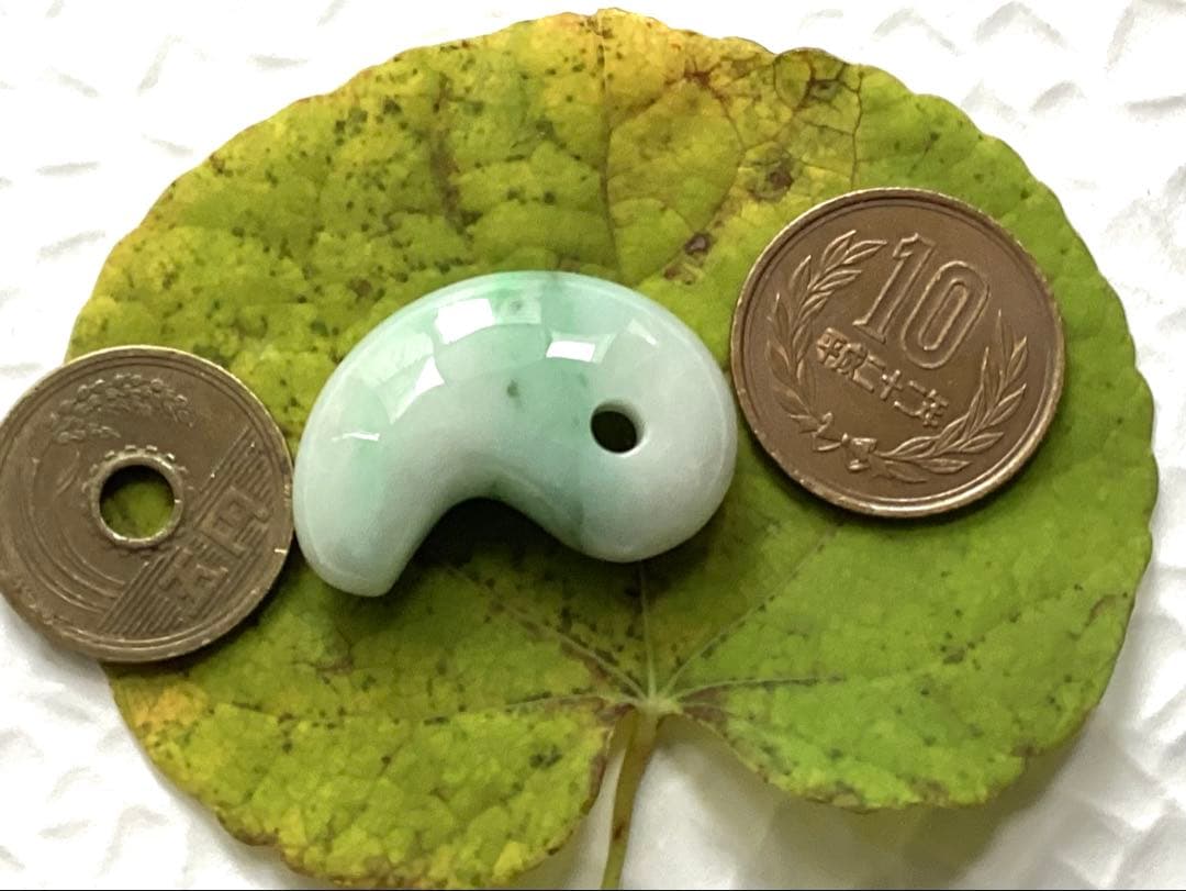 ✳激安卸し値段　糸魚川翡翠勾玉　業者様も買って損無しです‼️本物ジェダイト鑑別書付