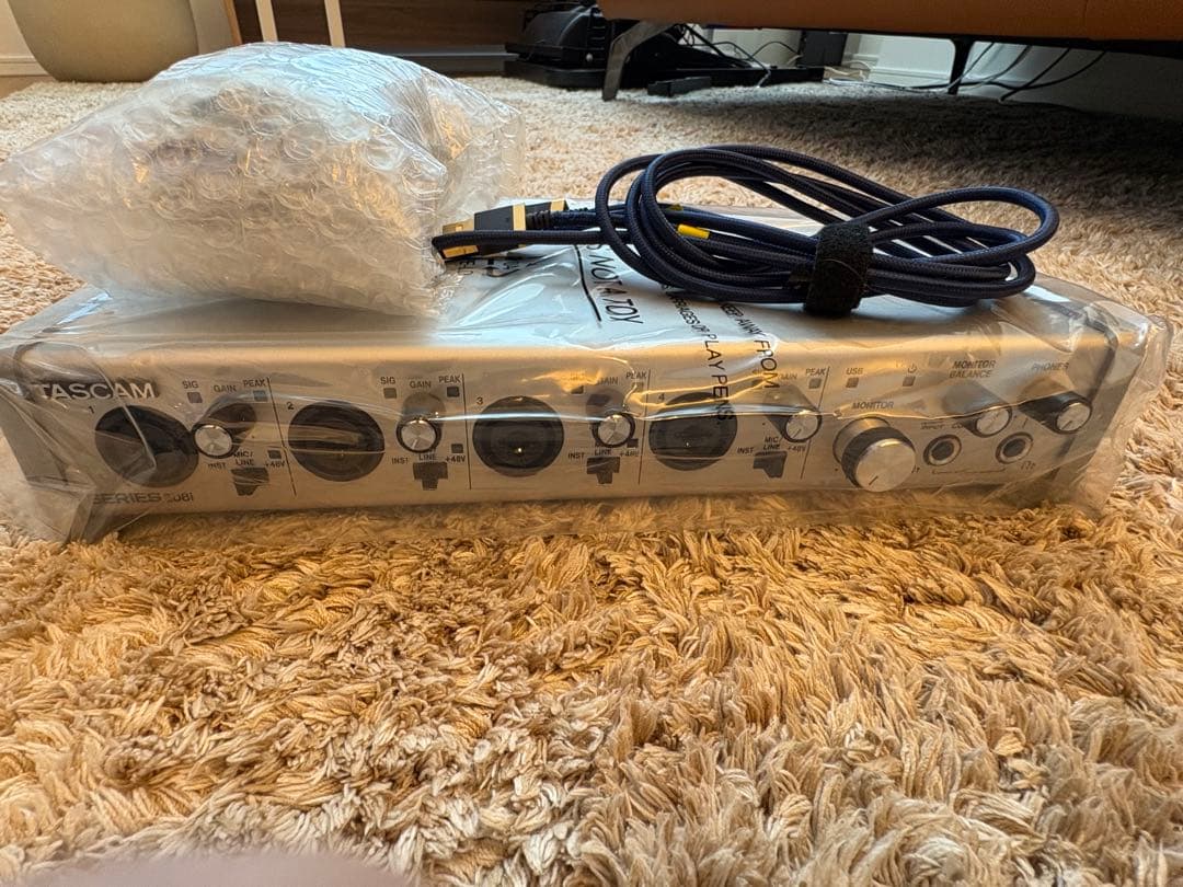 【新品交換品】TASCAM オーディオI/F シリーズ208i USBケーブル付