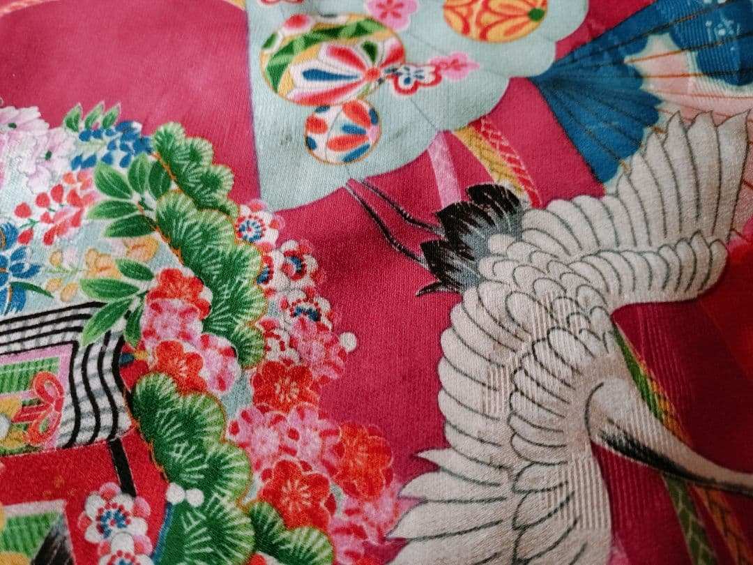 アンティーク子供着物・織りだし正絹・濃いピンク着物