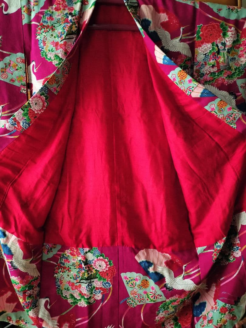 アンティーク子供着物・織りだし正絹・濃いピンク着物