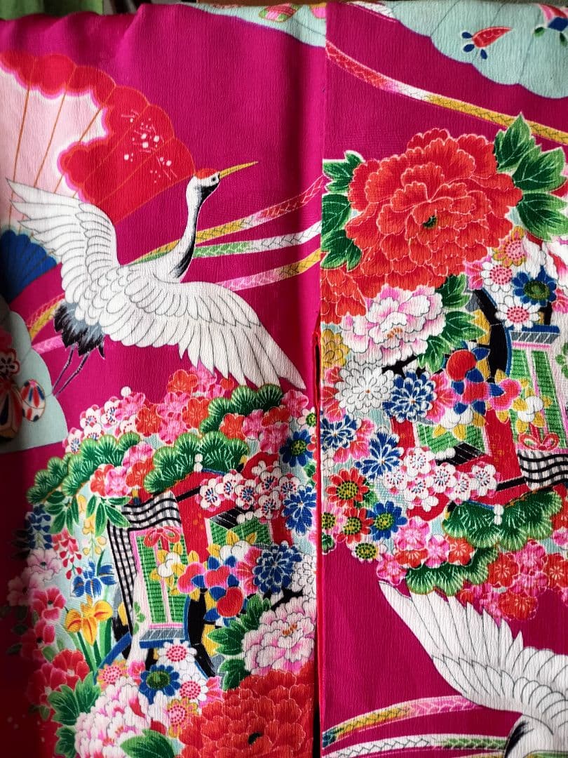 アンティーク子供着物・織りだし正絹・濃いピンク着物