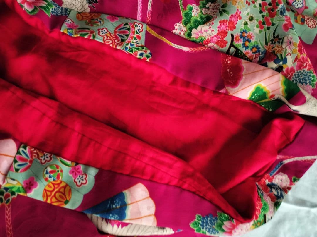 アンティーク子供着物・織りだし正絹・濃いピンク着物