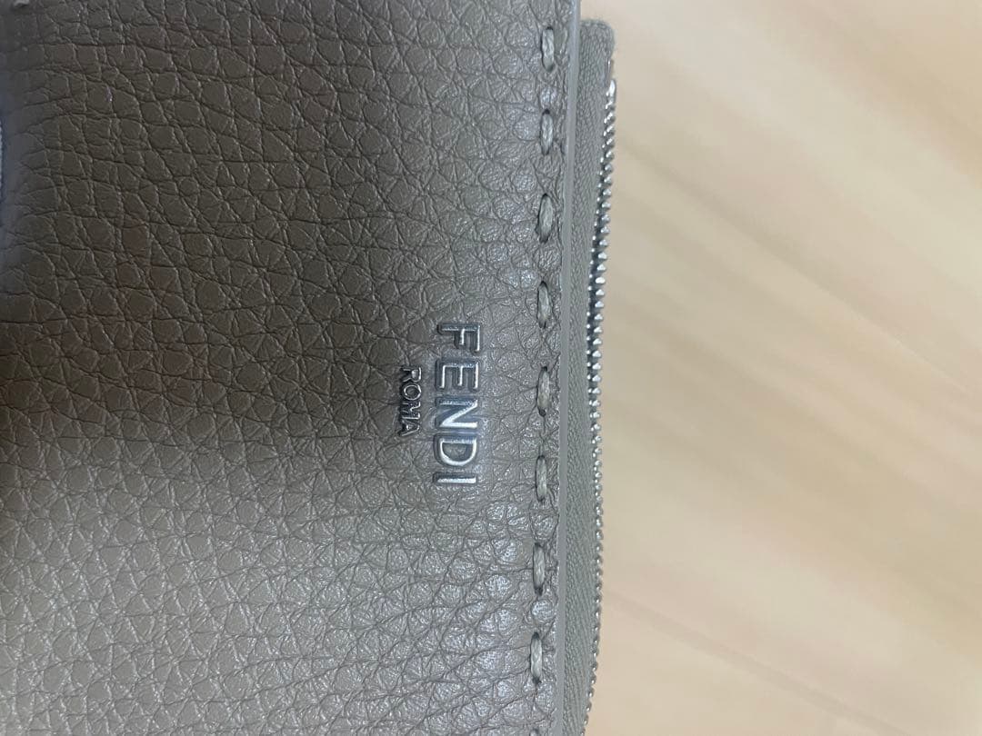 FENDI フェンディ ピーカブーマイクロ三つ折り財布セレリアグレー