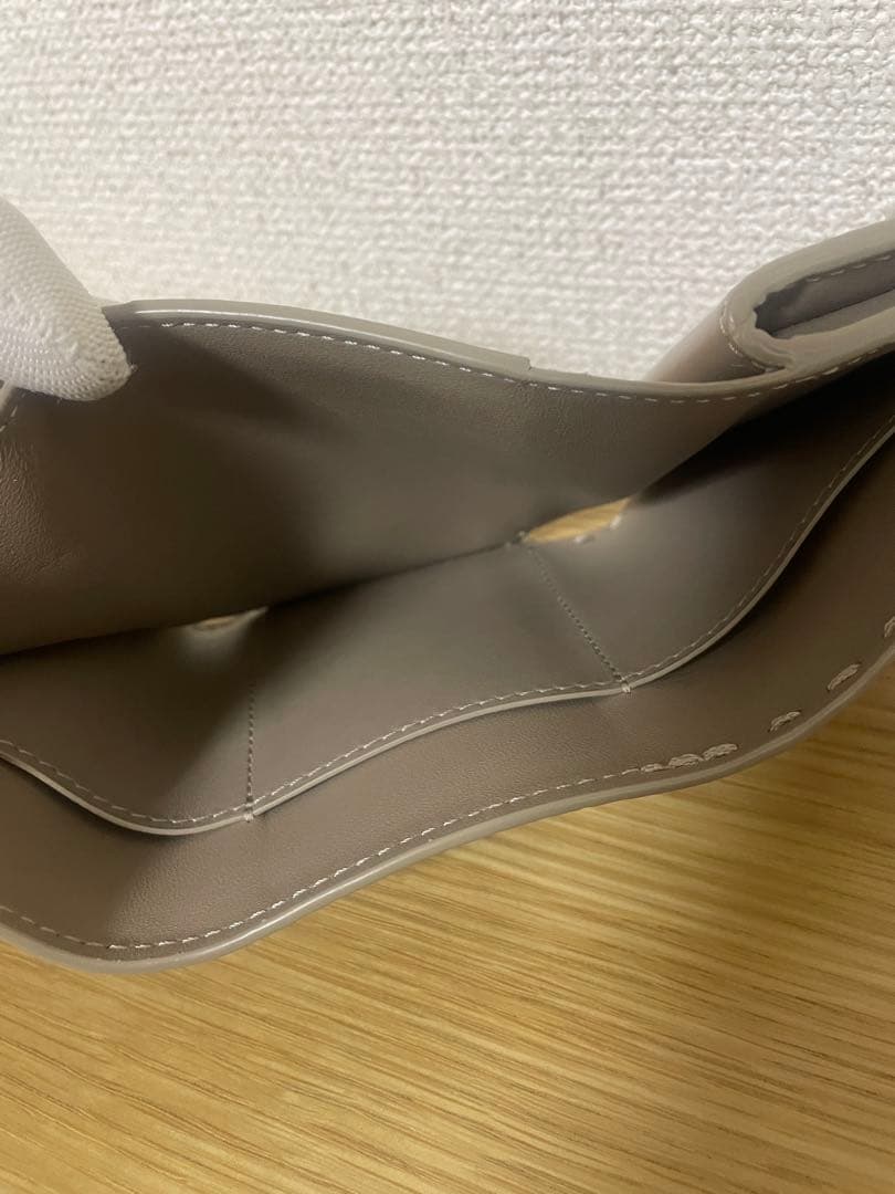 FENDI フェンディ ピーカブーマイクロ三つ折り財布セレリアグレー