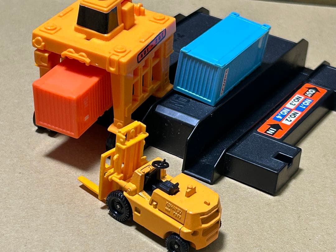 日本製 トミカ ギフトセット コンテナセット