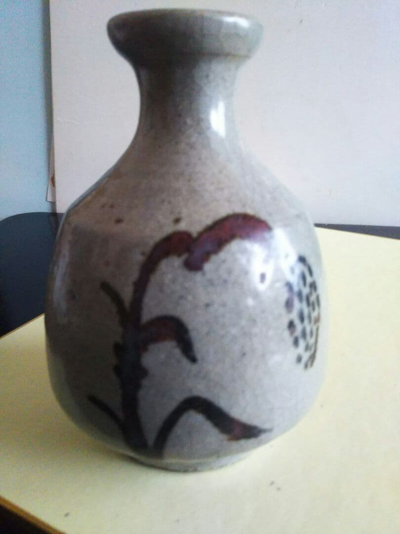 李の時代の焼き物と思います