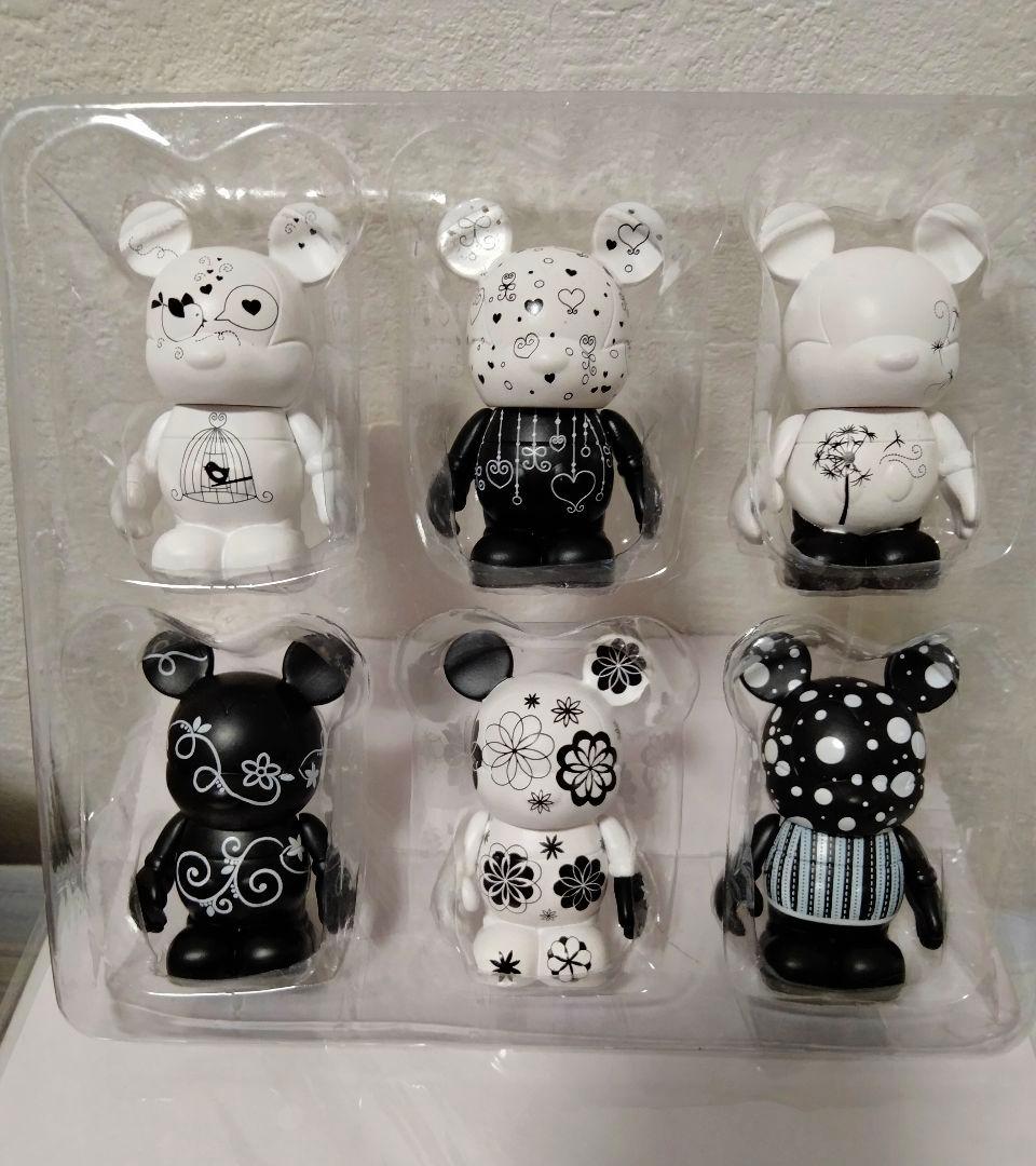 ディズニー　バイナルメーション Black & White 草花と鳥の模様