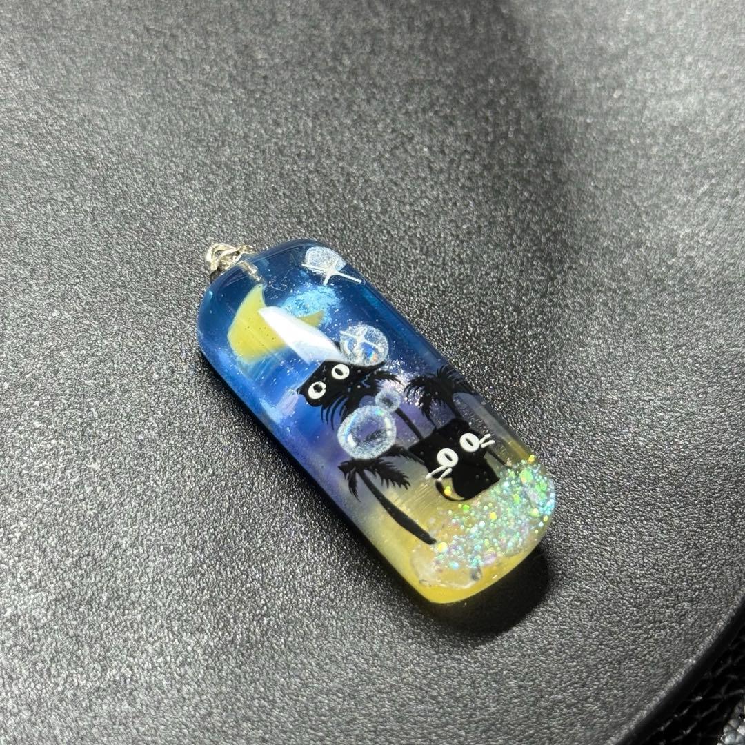 〜fairy様〜新作　天然石　レジンネックレス　【猫ちゃんと浜辺】