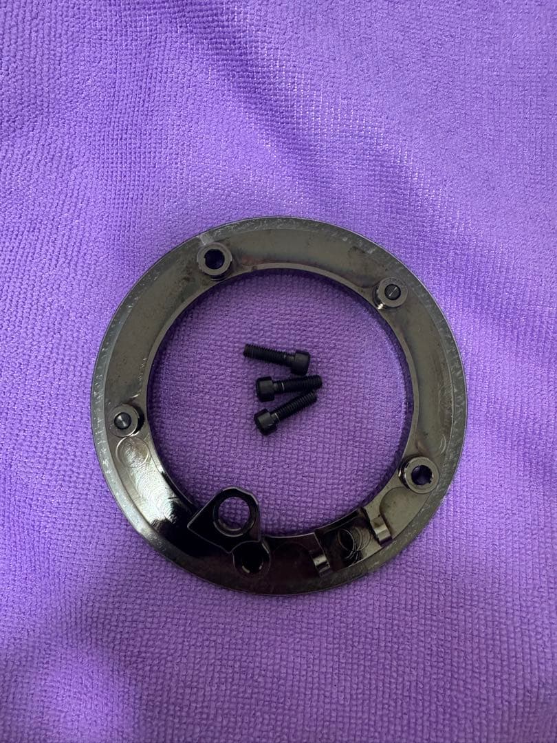 ちゃむ　ビレット・ハニカム タンクキャップリング漆黒 z900rs