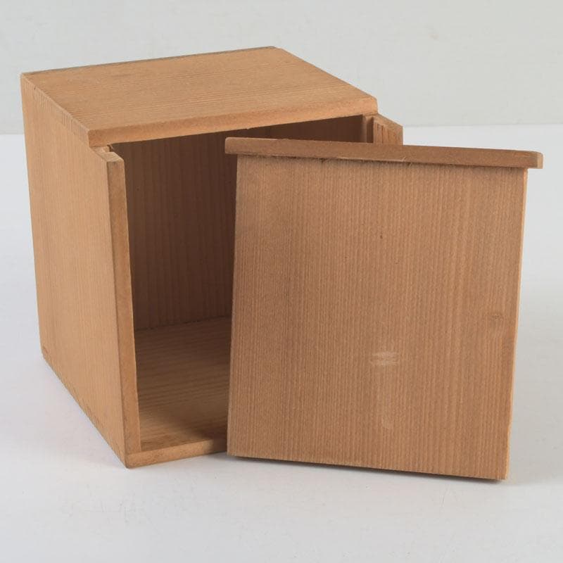 萩焼　三輪休雪造　酒盃　ぐい呑　共箱　V　9618