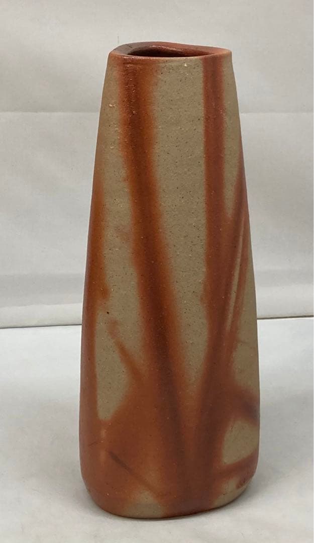 B117b  山本雄一造「備前　三方花入」共布共箱　山本陶秀の長男　緋襷　岡山