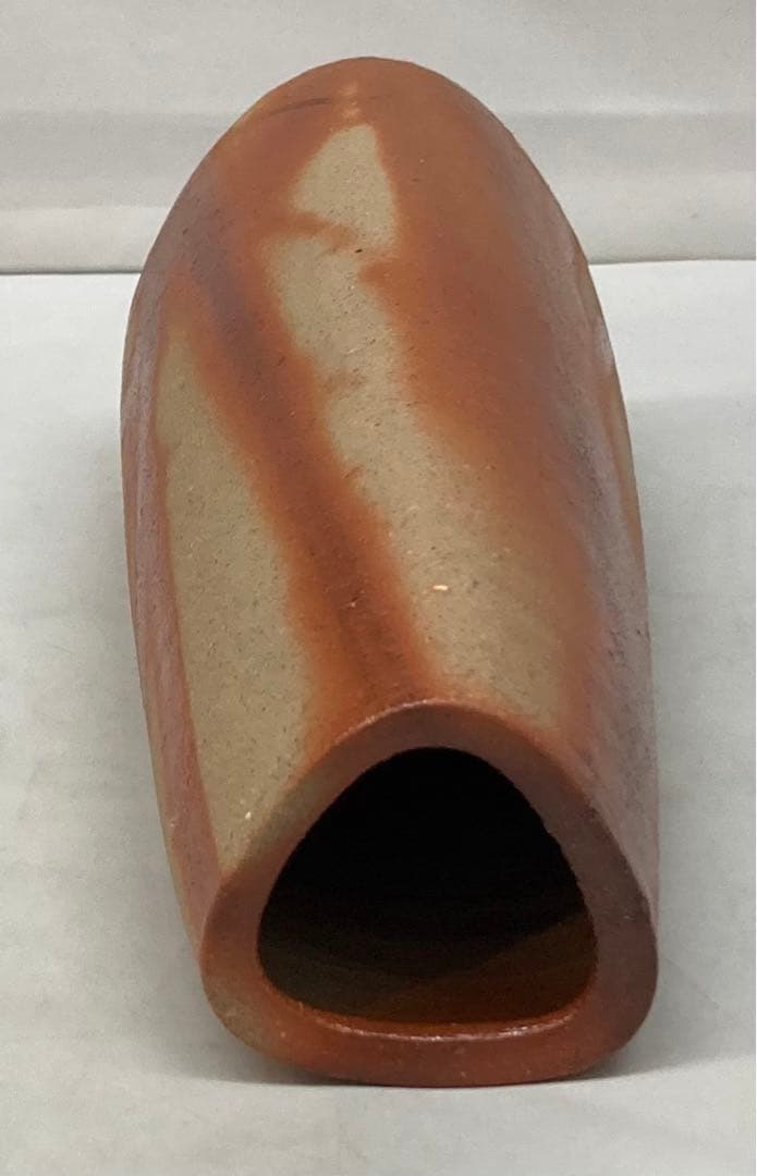 B117b  山本雄一造「備前　三方花入」共布共箱　山本陶秀の長男　緋襷　岡山