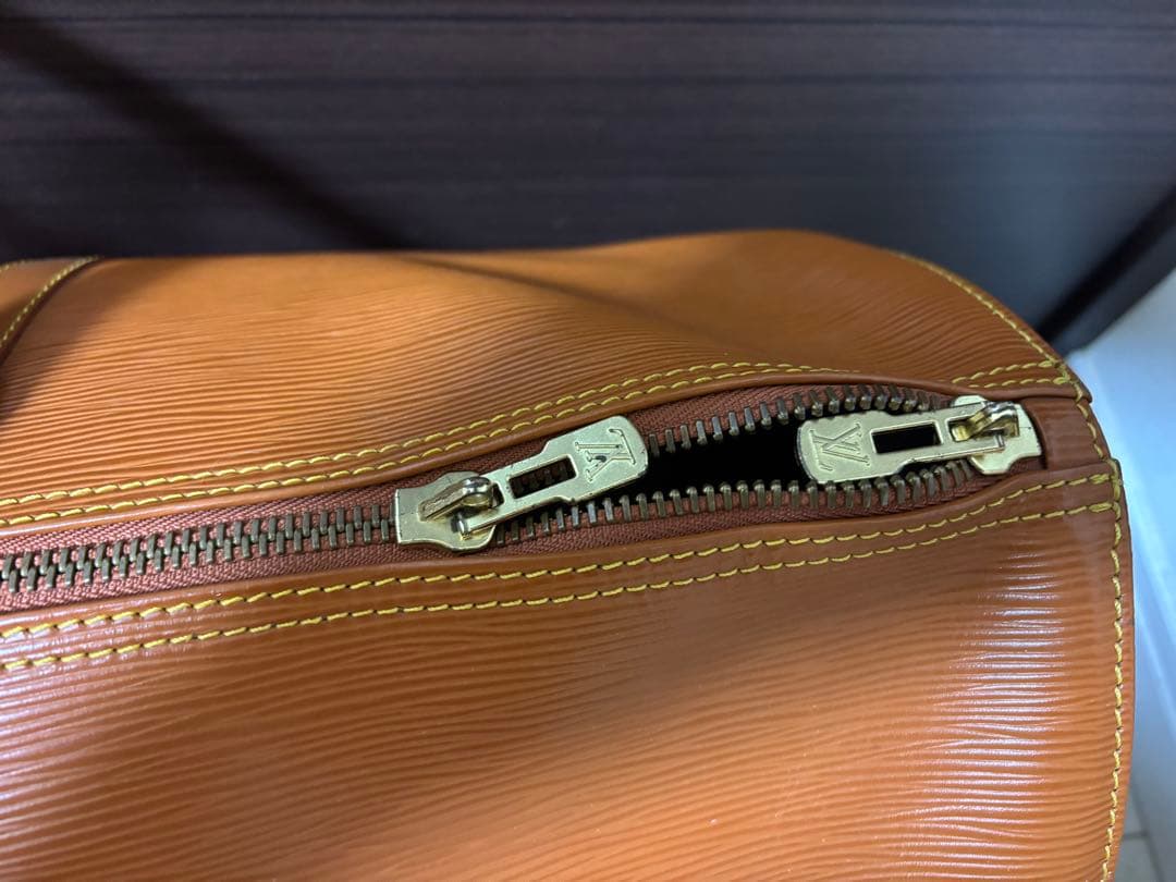 ルイヴィトン　Louis Vuitton エピレザー　ブラウン