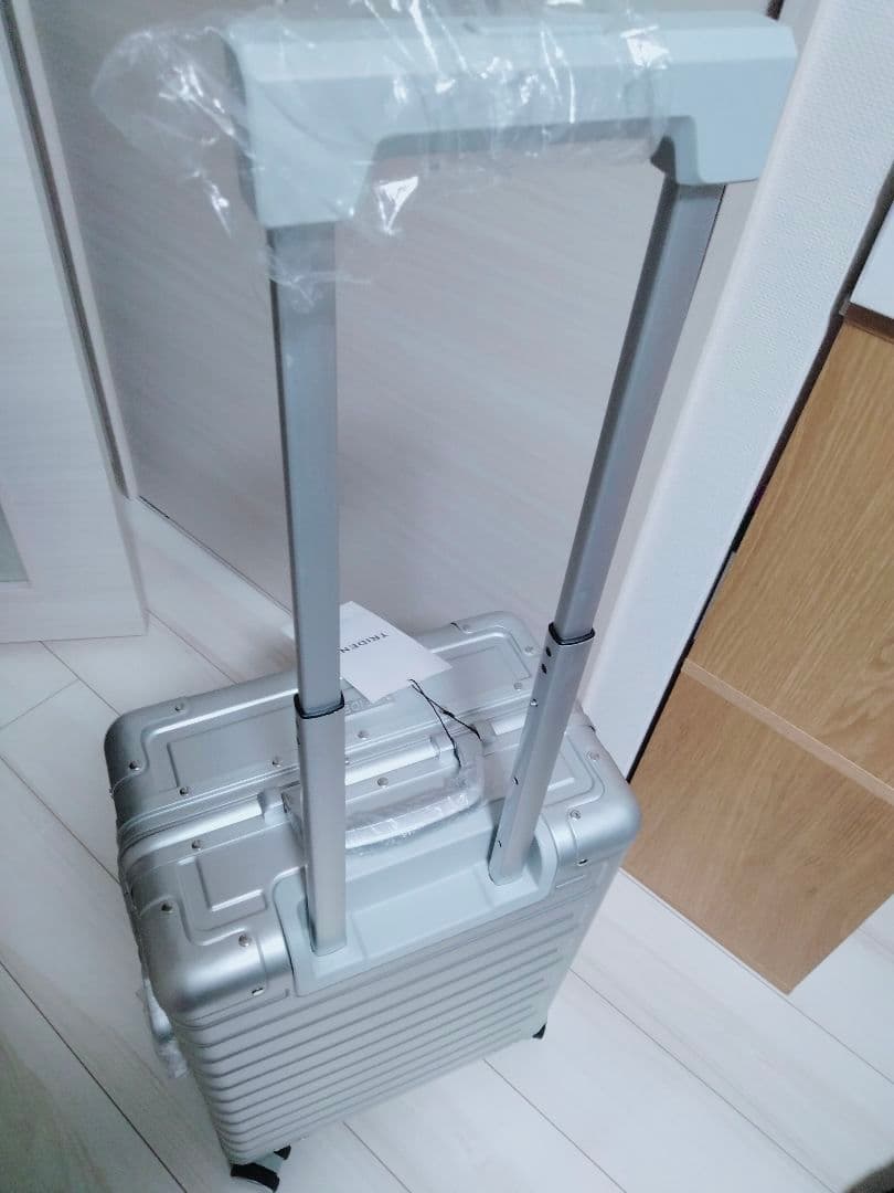 シルバー アルミニウム製 キャリーケーススーツケース機内持込対応