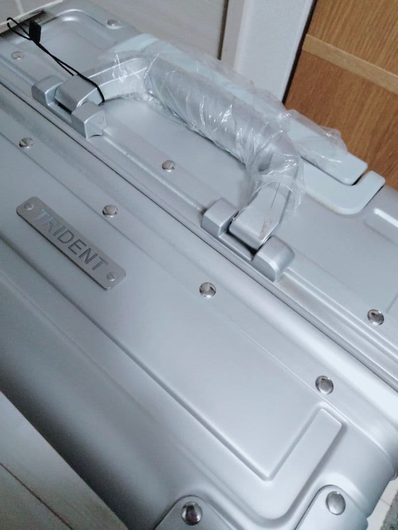 シルバー アルミニウム製 キャリーケーススーツケース機内持込対応