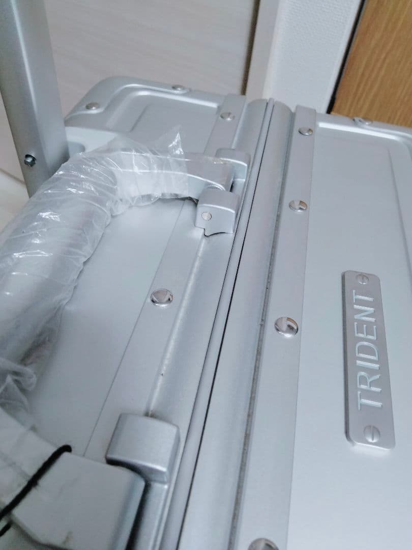 シルバー アルミニウム製 キャリーケーススーツケース機内持込対応