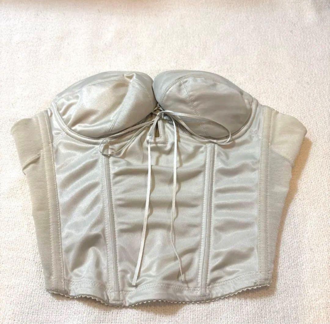 BRIDAL BEAUTE ブライダルインナー　バックレスビスチェ　D70