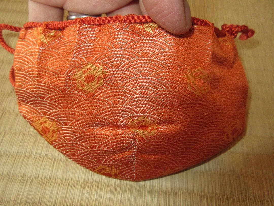 送料込【逢絢亭・新品】茶道具 老松仕覆 波に鱗鶴緞子 表千家好 日本製