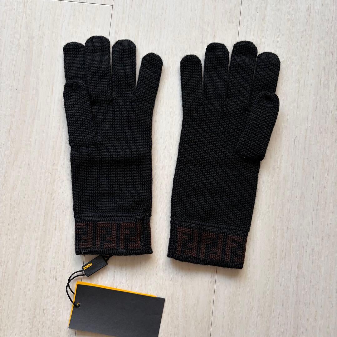 【新品】FENDI フェンディ ズッカ柄 ニット 手袋 黒