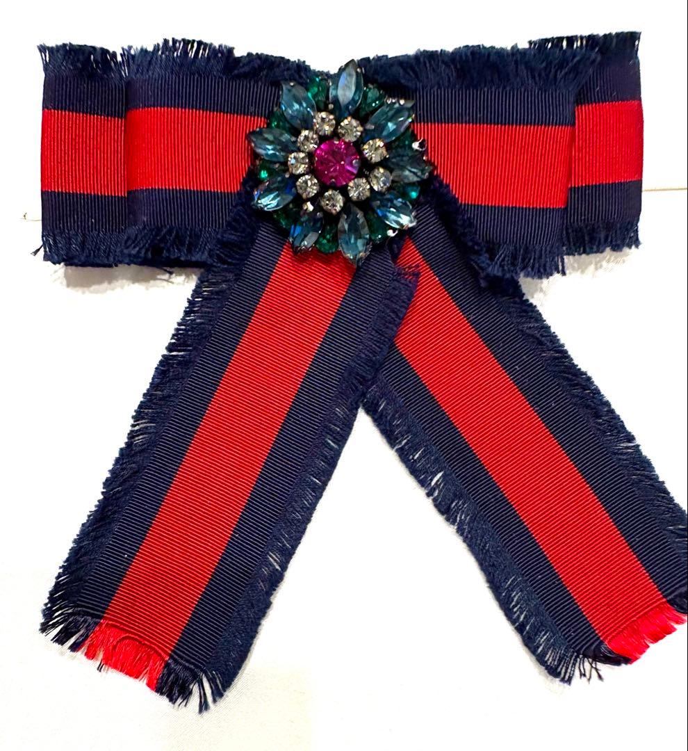 グッチ☆リボンブローチ　シェリーリボン✖️ラインストーン　蜂　ロゴ　リボンタイ